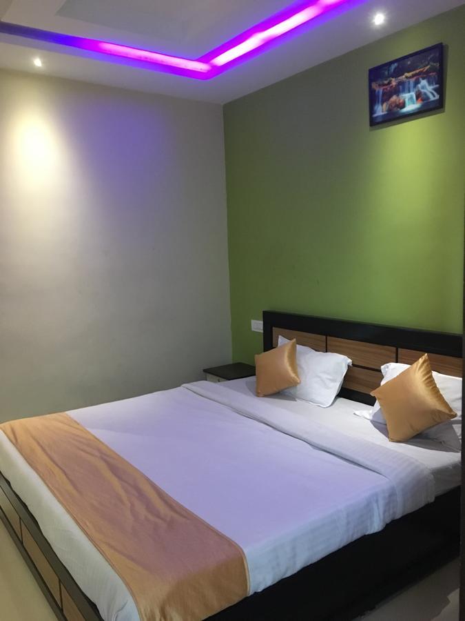 Hotel Time Palace Ooty Chambre photo